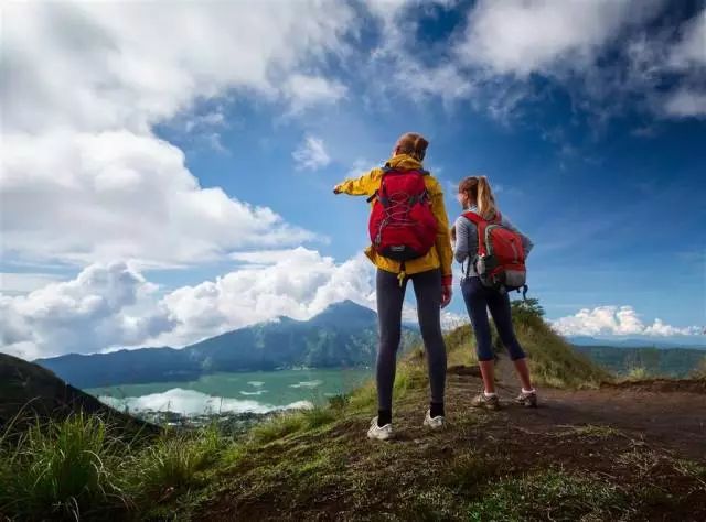 秋儿自驾旅行真名叫什么?揭秘李秋怡的自由人生与实用旅行攻略 秋儿自驾旅行真名叫什么?揭秘李秋怡的自由人生与实用旅行攻略