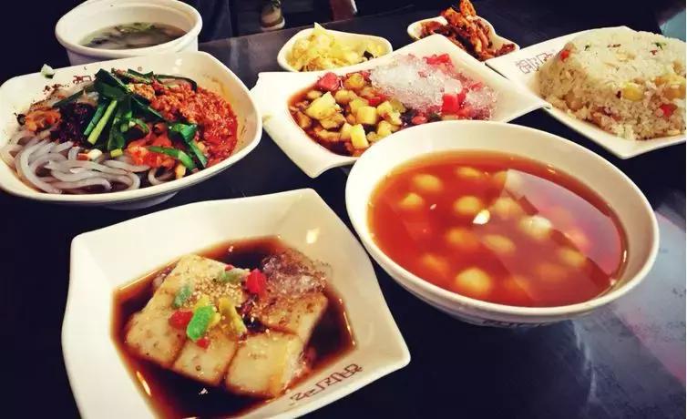 小白旅行美食记:新手轻松记录旅途美味,省钱吃遍地道小吃 小白旅行美食记:新手轻松记录旅途美味,省钱吃遍地道小吃
